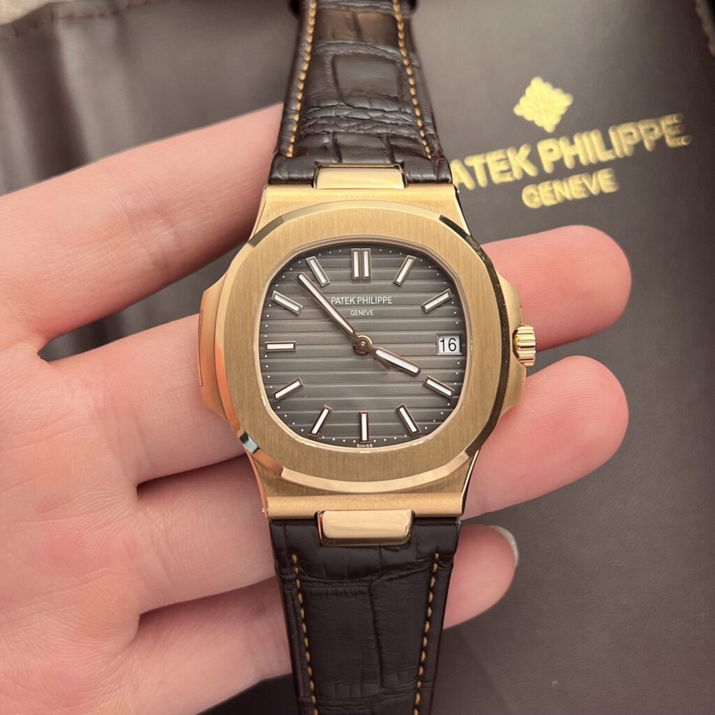 Patek Philippe Nautilus 5711 (3K Super Clone) 40mm 316L Stainless Steel Blue Gradient Dial on Leather Strap – Clone Caliber 324 S C