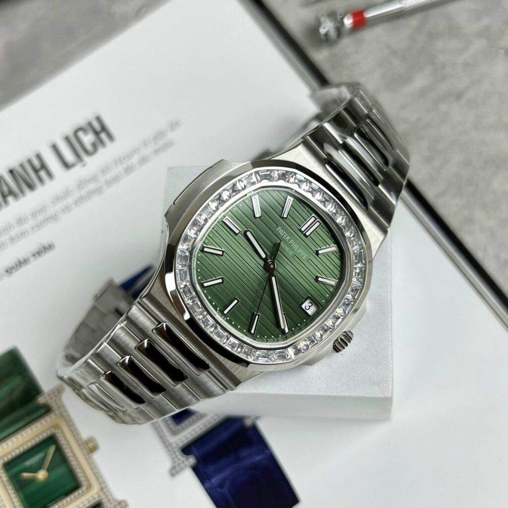 Patek Philippe Nautilus 5723 40mm SS (Super Clone) Green Dial with Stainless Steel Bracelet – Clone Patek Philippe Caliber Automatic