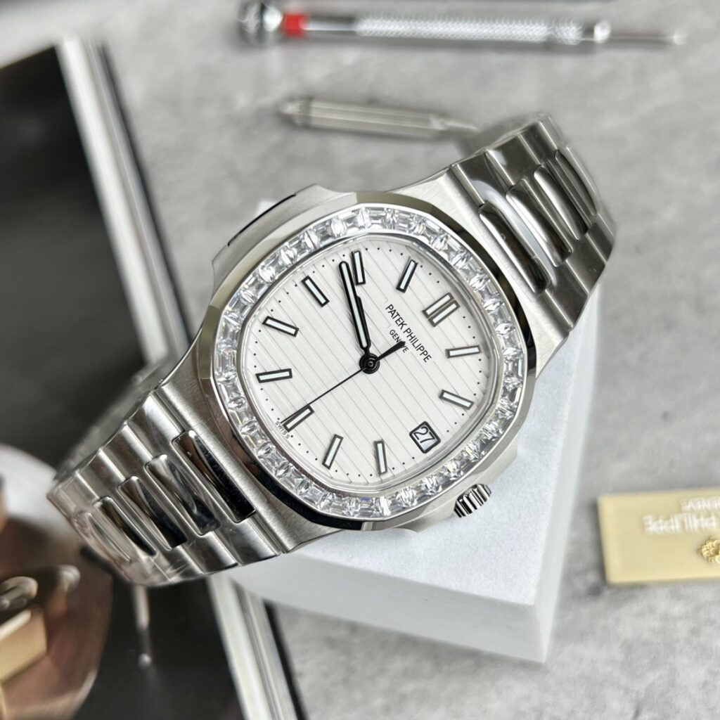 Patek Philippe Nautilus 5723 40mm Metal (Super Clone) White Dial on Metal Wire Bracelet – Automatic Movement