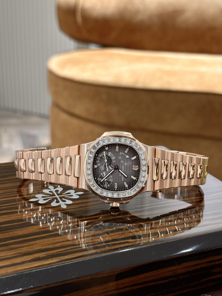 Patek Philippe Nautilus 5724 (Super Clone) 40mm Gold Wrapped Case with Diamond Moissanite Bezel – Automatic Movement