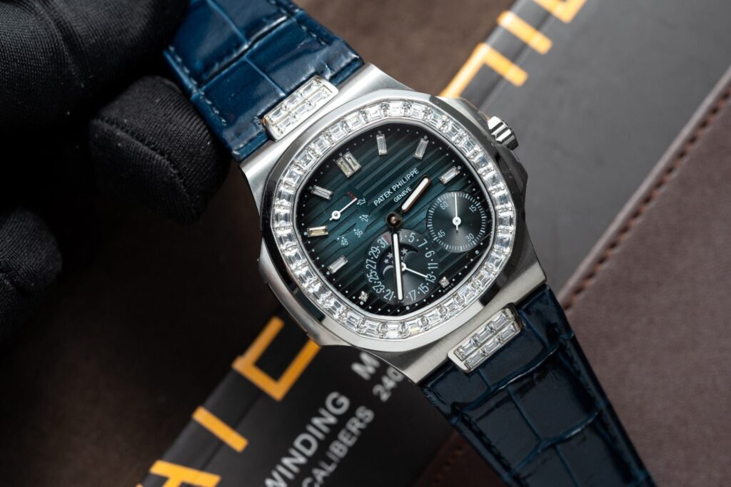 Patek Philippe Nautilus 5724G 40mm SS (GRF Super Clone) Blue Dial on Stainless Steel Bracelet – Calibre 324 Automatic