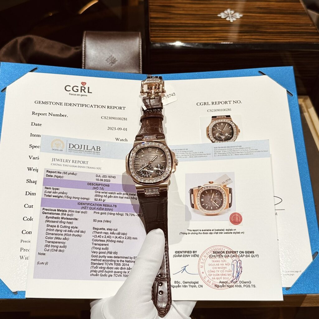 Patek Philippe Nautilus 5724R 40mm Gold Wrapped (Super Clone) Black Dial with Moissanite Diamond Markers – Automatic Movement