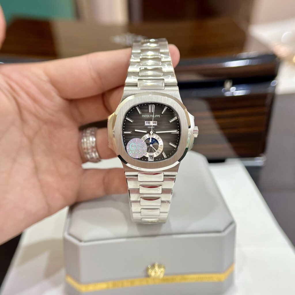 Patek Philippe Nautilus 5726G (GR Factory Super Clone) 40.5mm Stainless Steel Gray Dial on Integrated Bracelet – Super Clone