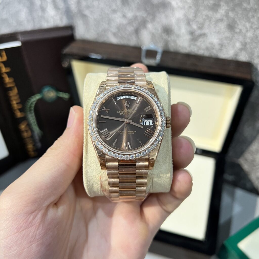Rolex Day-Date 228235 40mm Rose Gold (Super Clone) Chocolate Dial with Moissanite Diamonds – Calibre 3255 Automatic