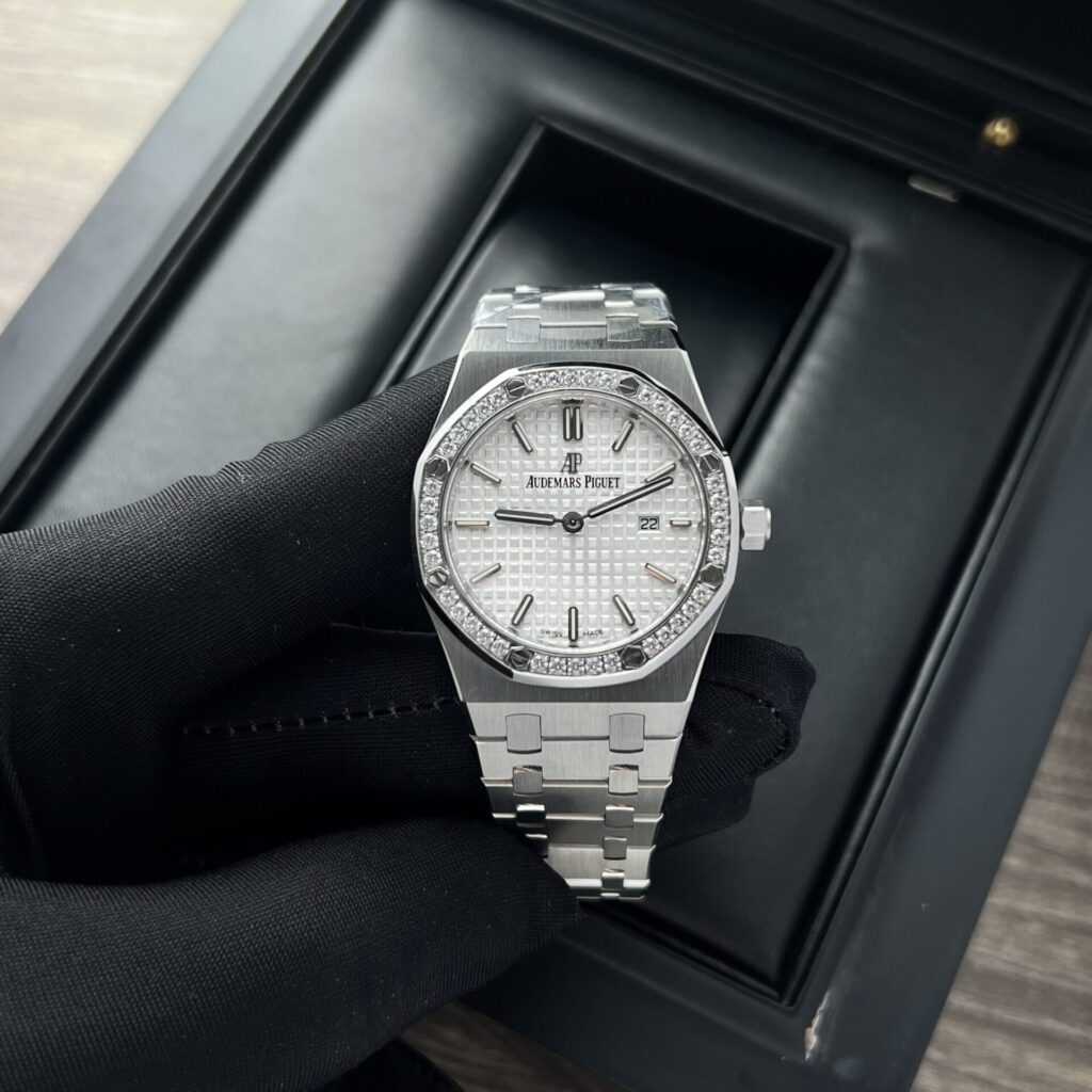 Audemars Piguet Royal Oak 34mm (Super Clone) White Dial – Women’s Timepiece