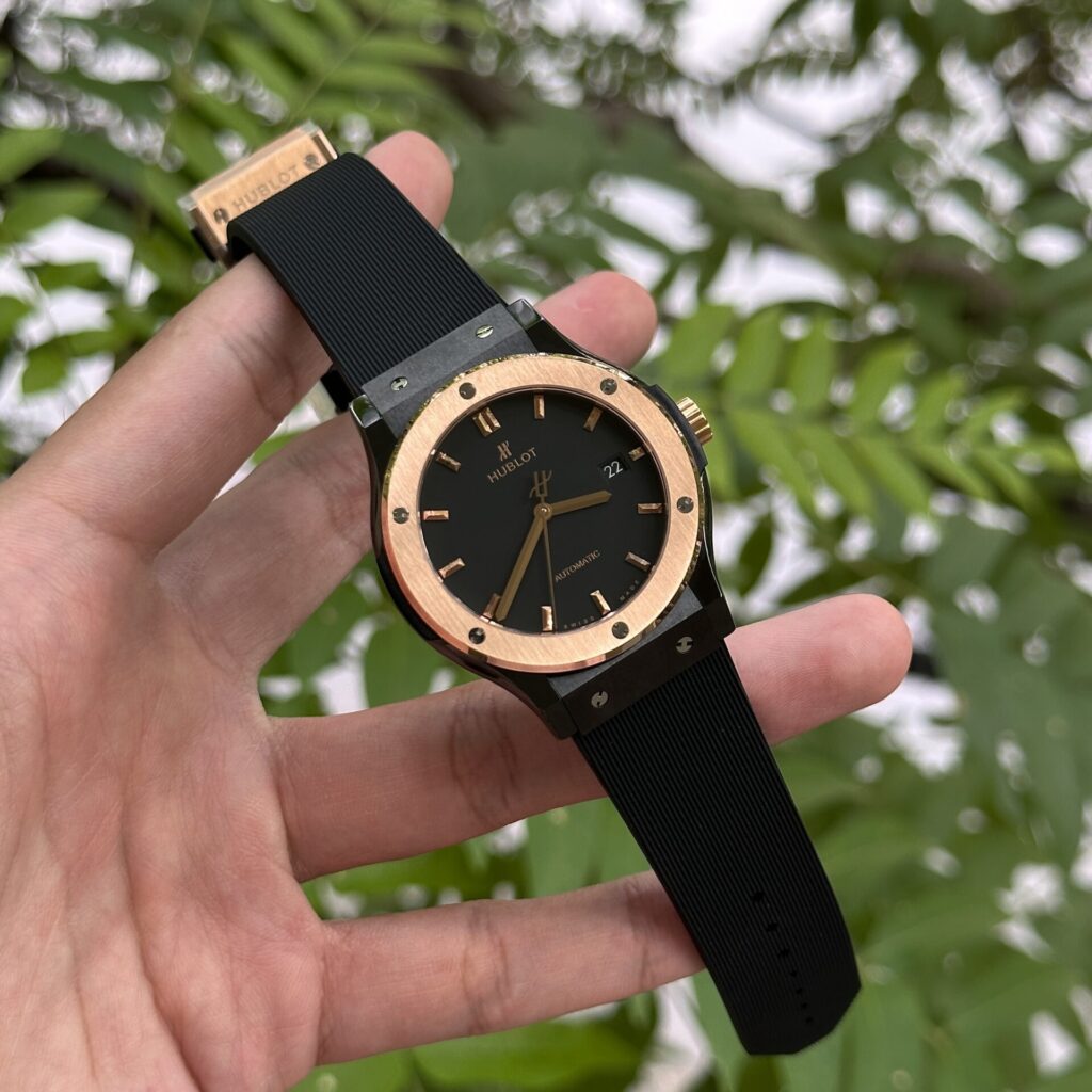 Hublot Classic Fusion Ceramic Demi Gold 42mm (JJZ 1:1 Super Clone) – Black Dial