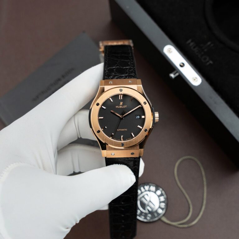 Hublot Classic Fusion King Gold 42mm (Super Clone) Black Dial on Crocodile Leather Strap – SW300 Movement