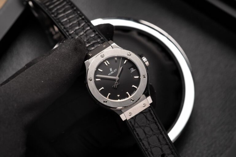 Hublot Classic Fusion 33mm (HB Factory 1:1 Super Clone) Black Dial on Leather Strap