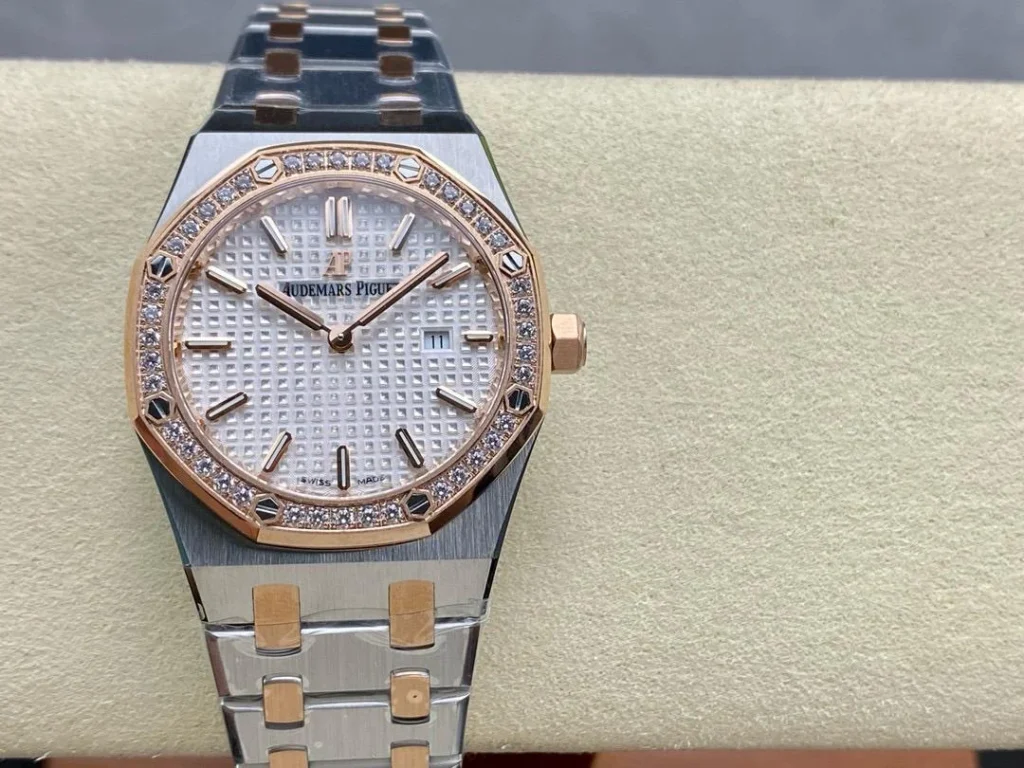 Audemars Piguet Royal Oak Quartz Ref. 67651SR.ZZ.1261SR.01 (Super Clone) 33mm SS & 18K Rose Gold Diamond-set Bezel – Quartz Calibre 2713