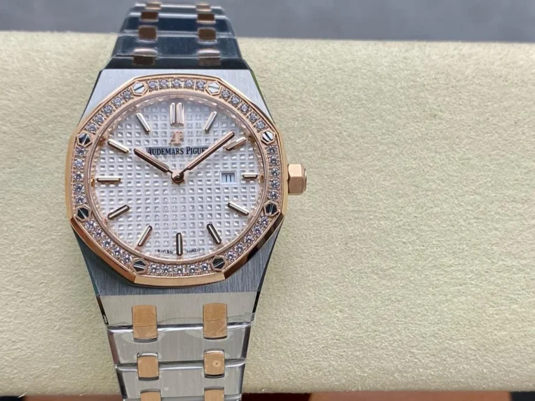 Audemars Piguet Royal Oak Quartz Ref. 67651SR.ZZ.1261SR.01 (Super Clone) 33mm SS & 18K Rose Gold Diamond-set Bezel – Quartz Calibre 2713