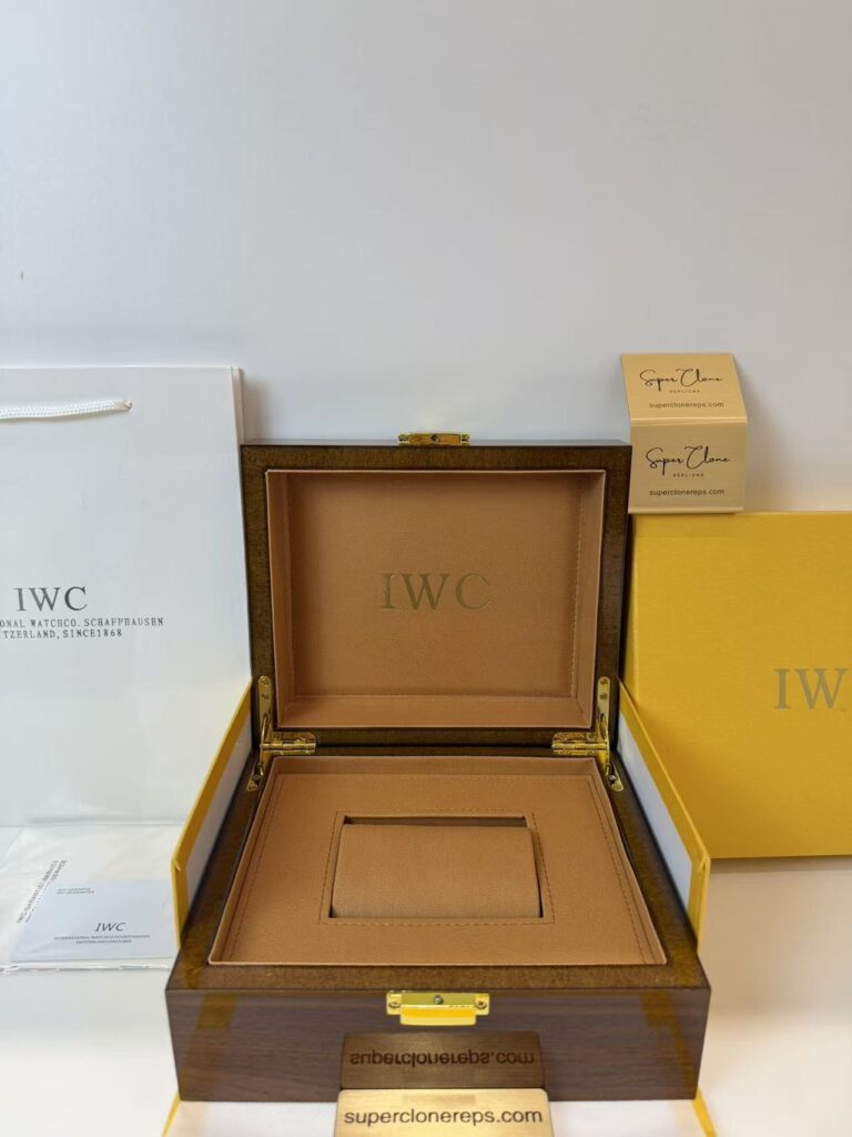 IWC Schaffhausen Premium Watch Box Set SC-IWCWATC-39367 – Black Leather Finish with Soft Velvet Interior